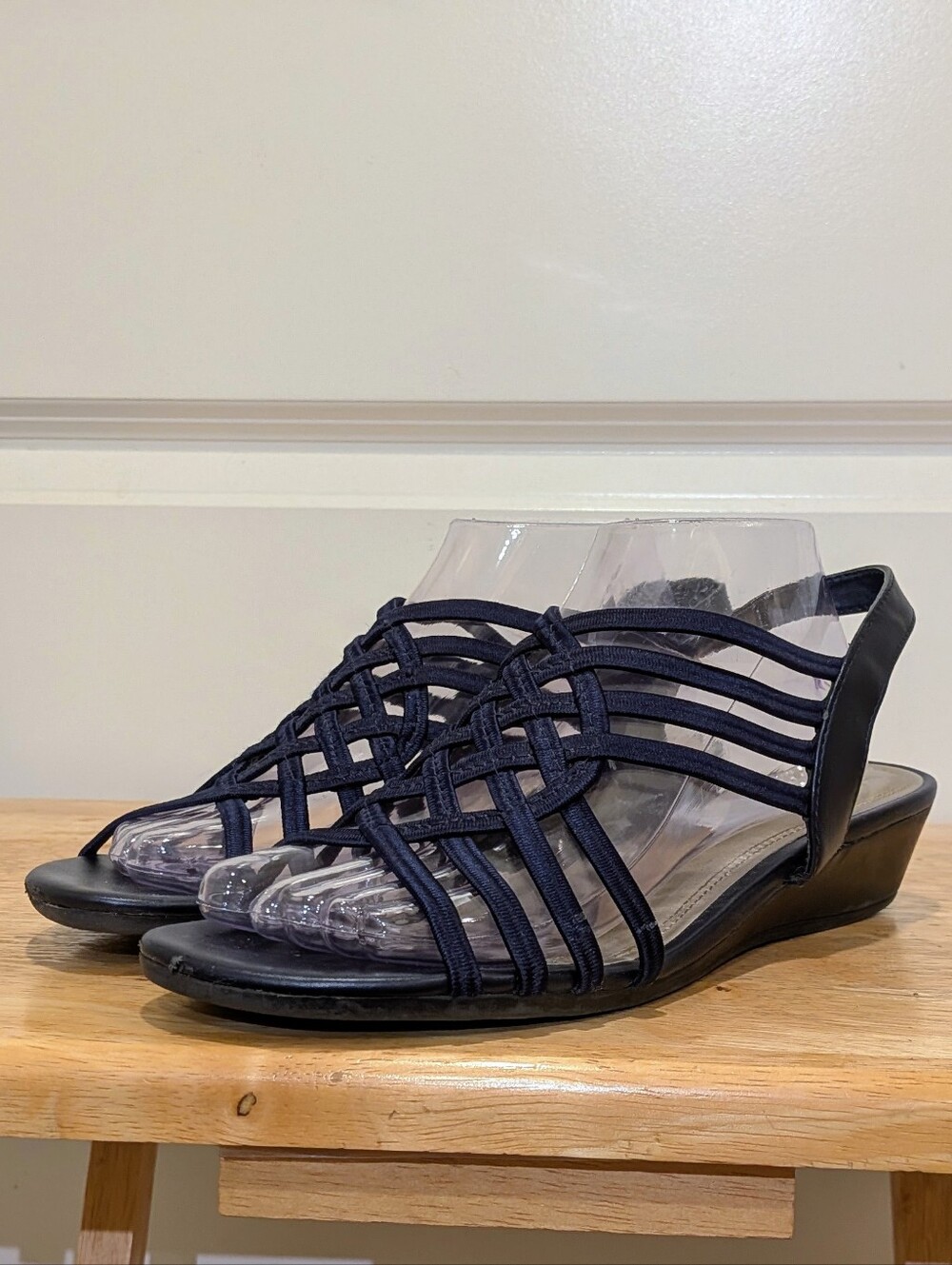 GUC Naturalizer 10 Navy Blue Strappy Criss Cross Comfortable Sandals